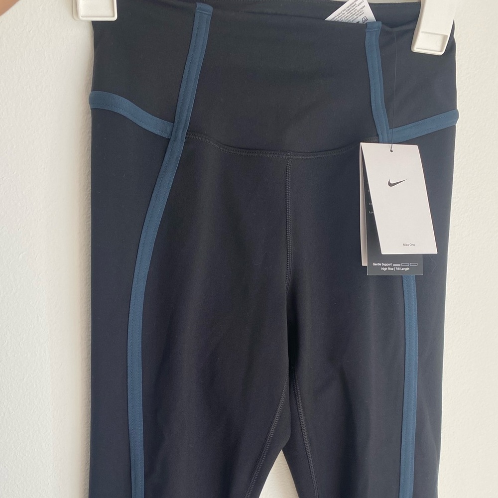 BRAND NEW Nike Leggings in Black with Blue Trim